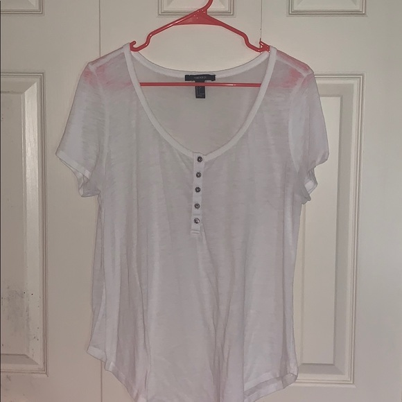 White t-shirt (4/$20) - Picture 1 of 2